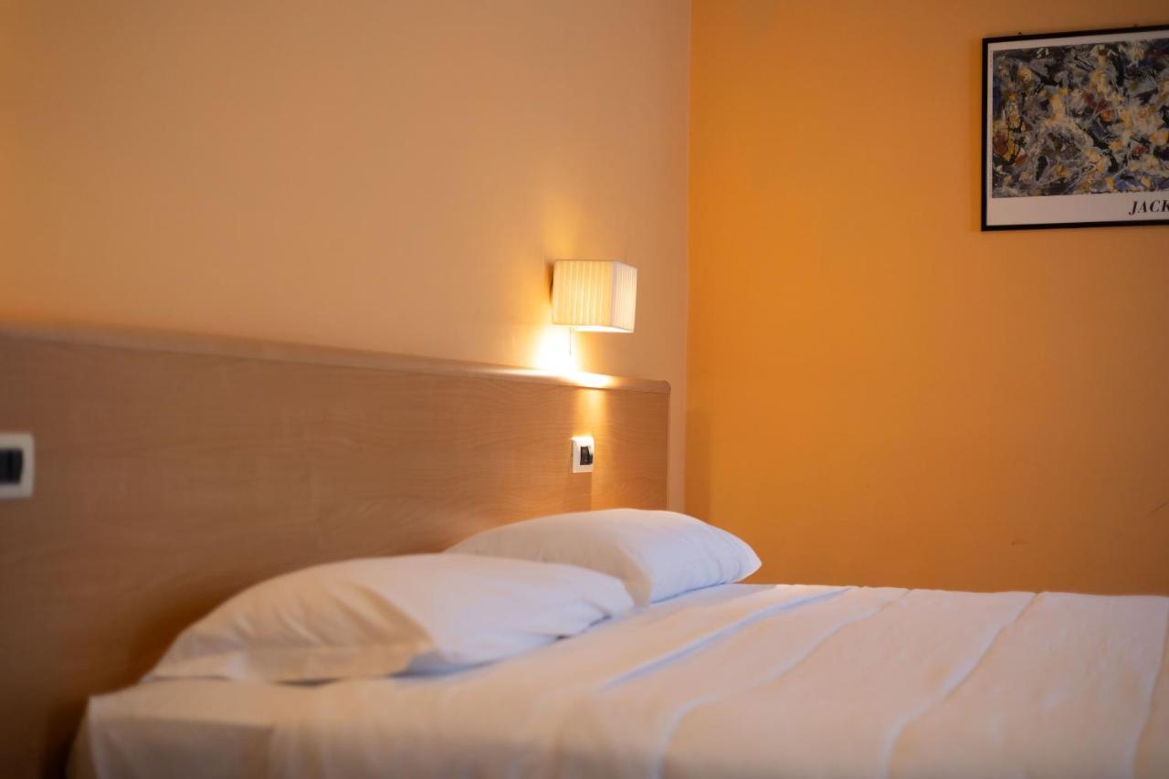 Hotel La Ferte آستي المظهر الخارجي الصورة