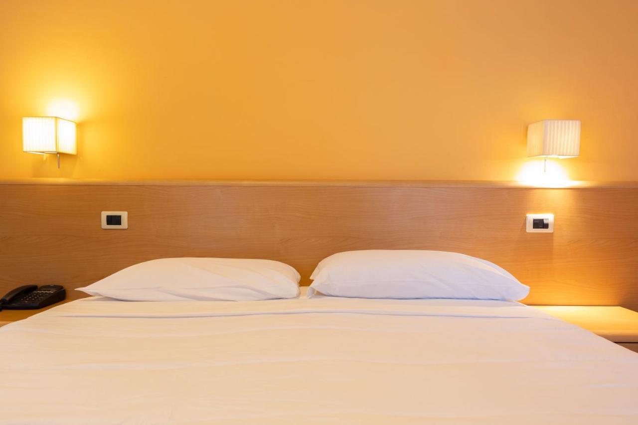 Hotel La Ferte آستي المظهر الخارجي الصورة