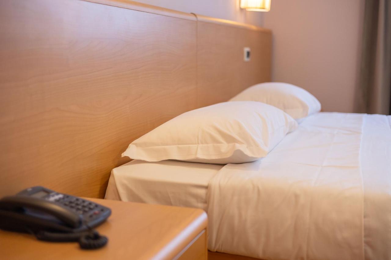 Hotel La Ferte آستي المظهر الخارجي الصورة