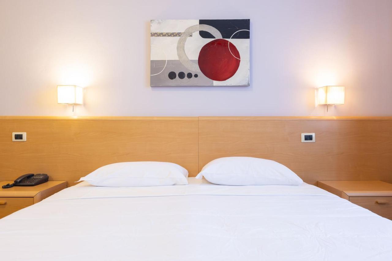 Hotel La Ferte آستي المظهر الخارجي الصورة